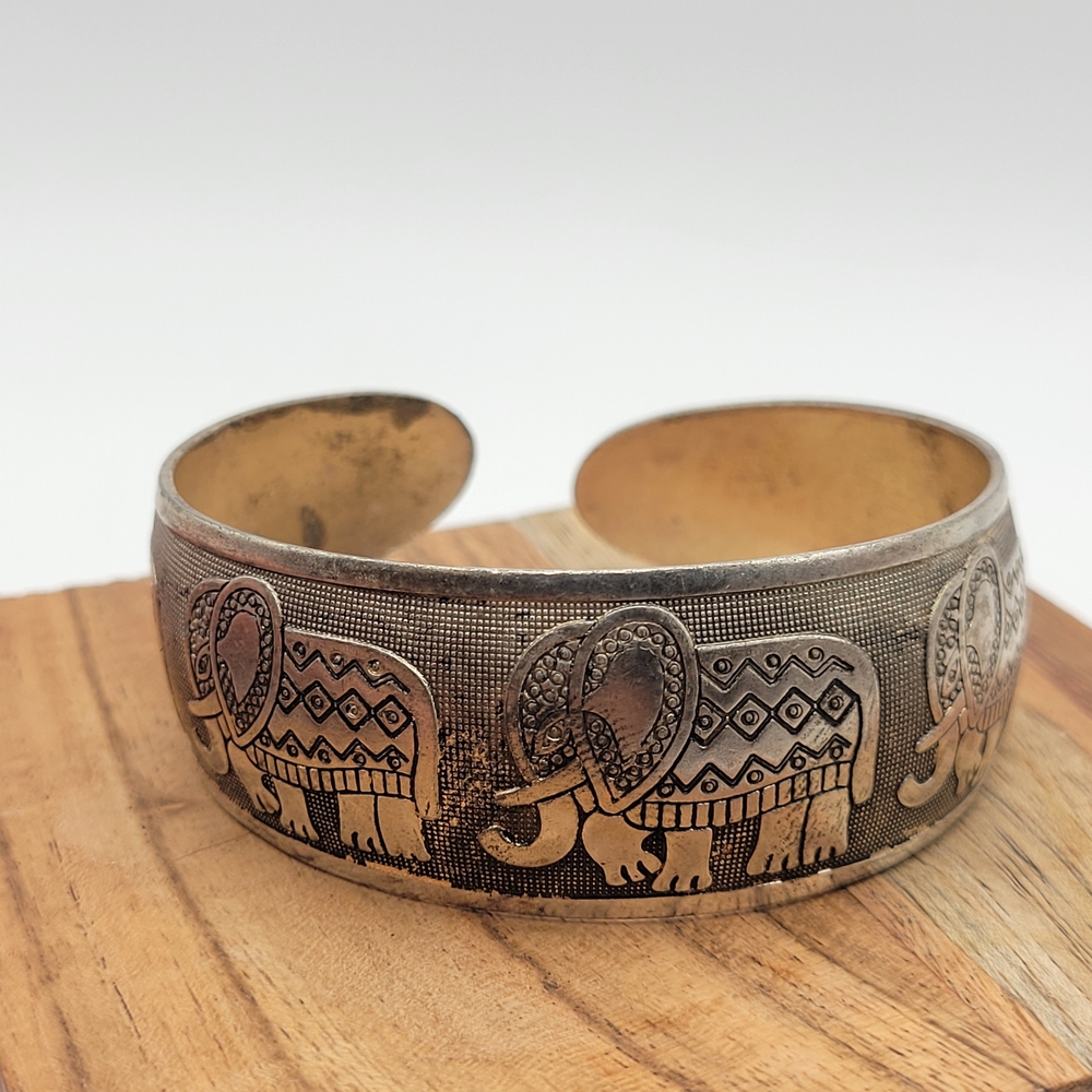 Vintage-Style Silver-tone Detailed Elephant Cuff Bracelet